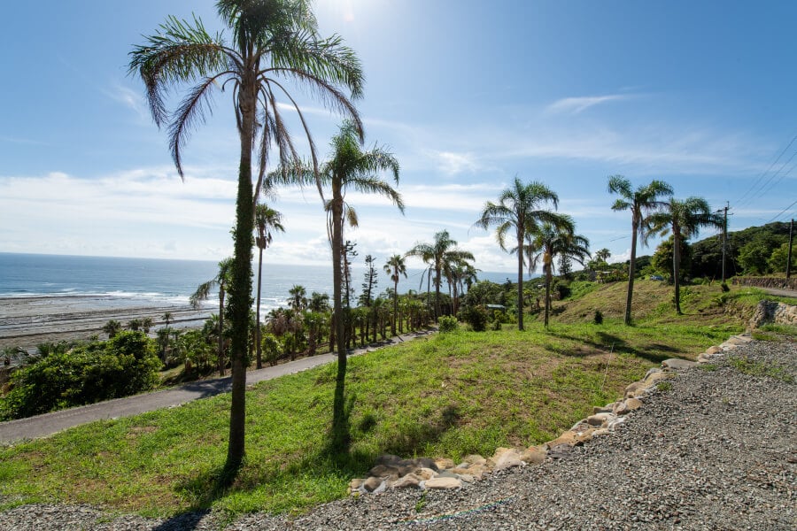 Coastal atmosphere around the land